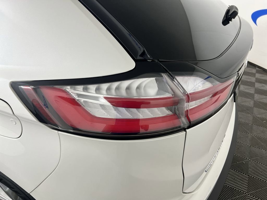 Used 2022 Star White Tri-Coat Ford Titanium image 36