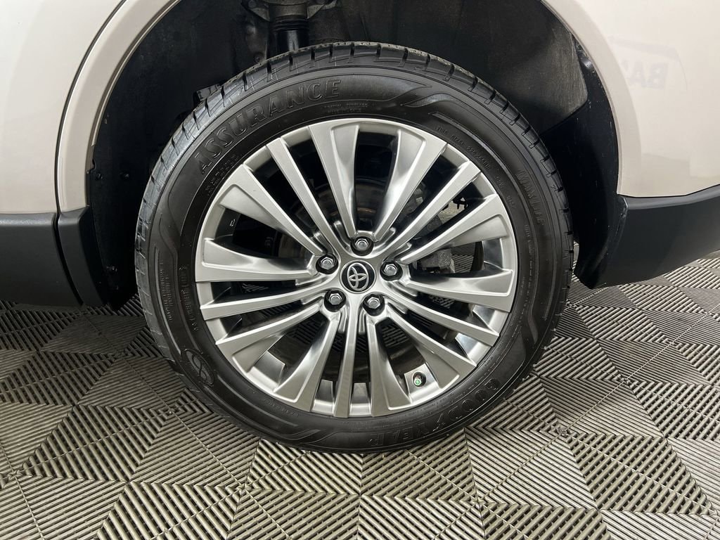 Used 2024 Titanium Glow Toyota LE image 31