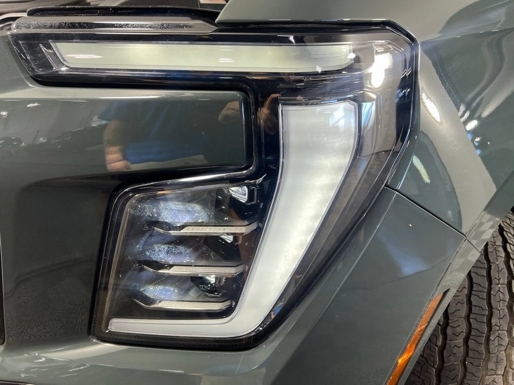 Used 2025 Midnight Pine GMC AT4 Ultimate image 30