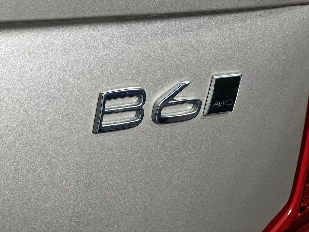 Used 2023 Bright Dusk Volvo B6 AWD Ultimate 6-Seater image 34