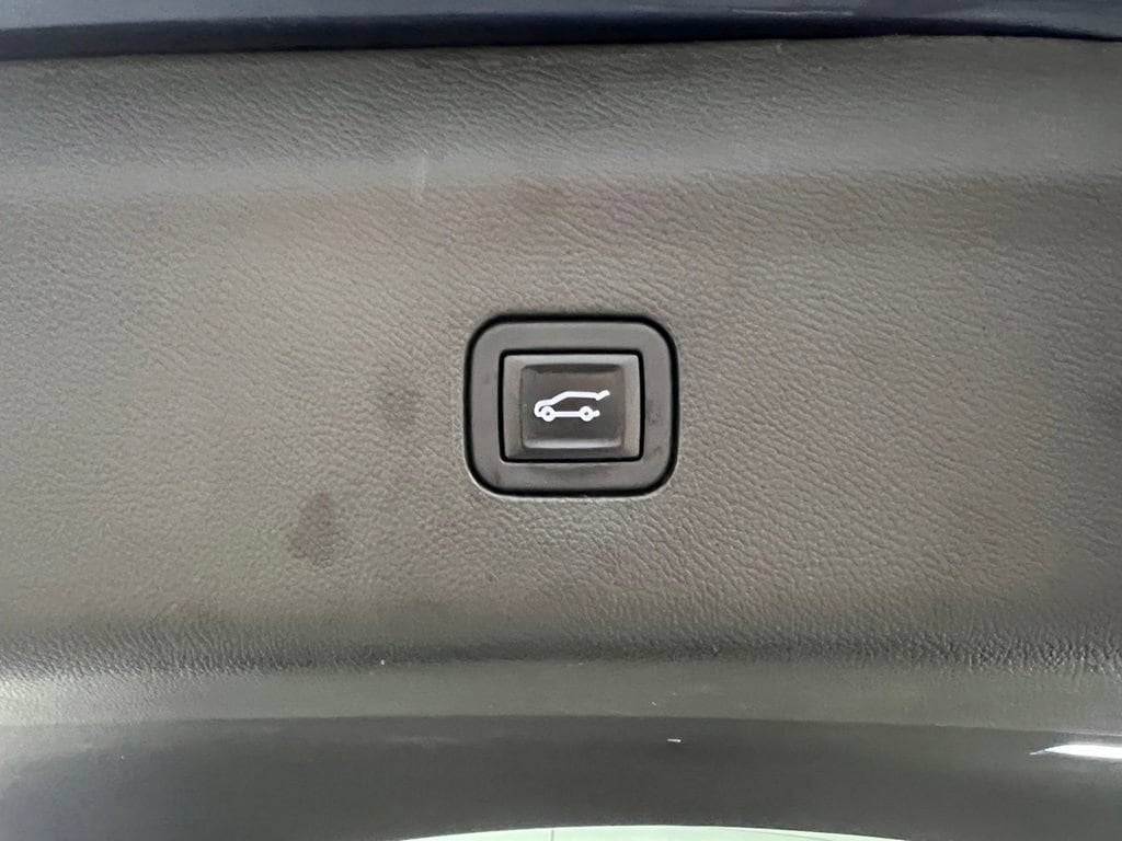 Used 2023 Emperor Blue Buick Premium image 16