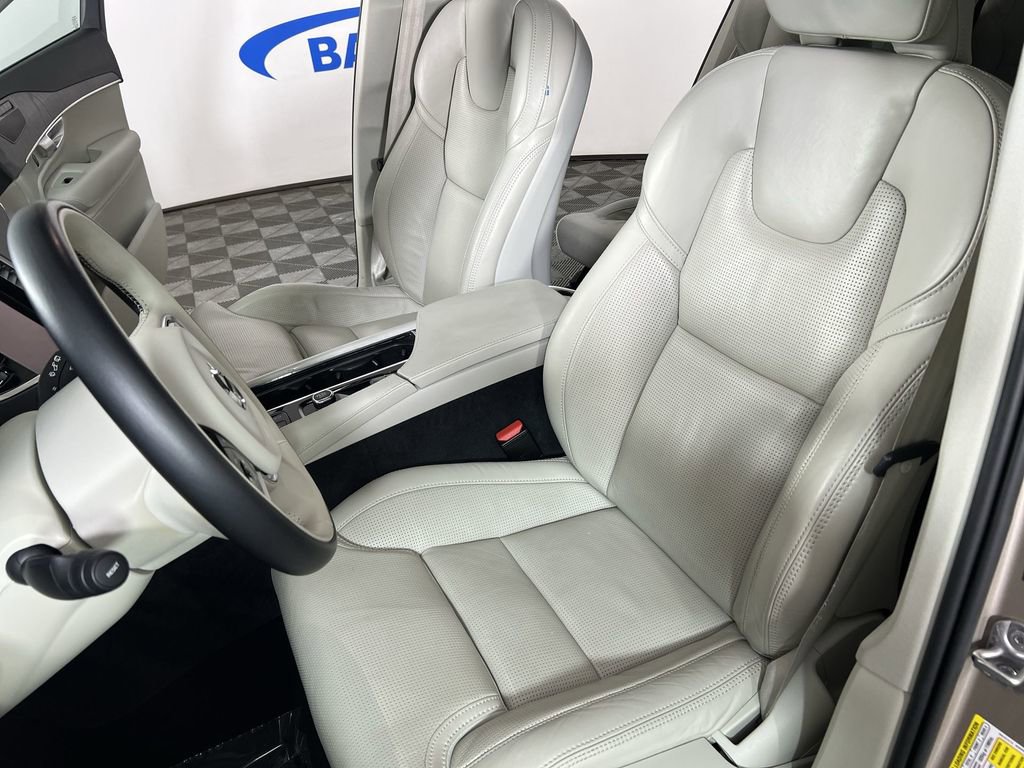 Used 2023 Bright Dusk Volvo B6 AWD Ultimate 6-Seater image 21
