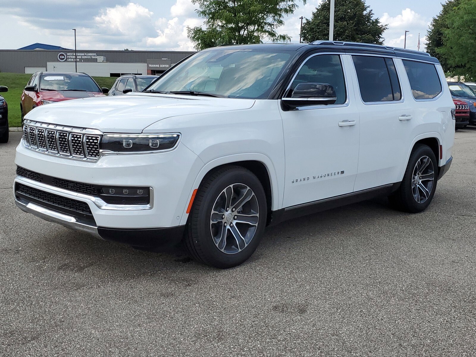 2024 Jeep Grand Wagoneer Base photo 2