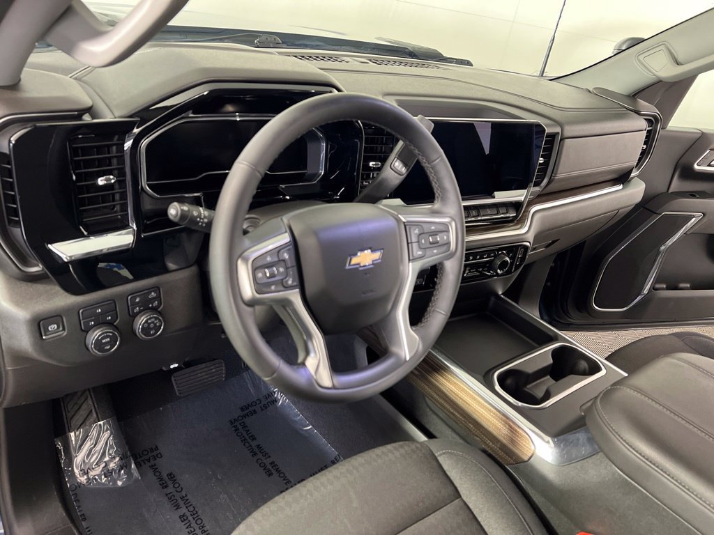 Used 2024 Lakeshore Blue Chevrolet LT image 15