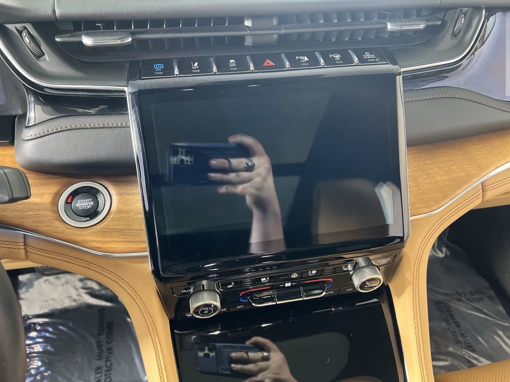 Used 2022 Midnight Sky Jeep Summit image 12