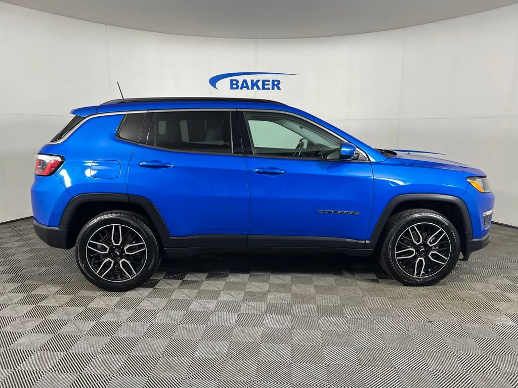 Used 2018 Laser Blue Pearlcoat Jeep Latitude 4x4 image 7