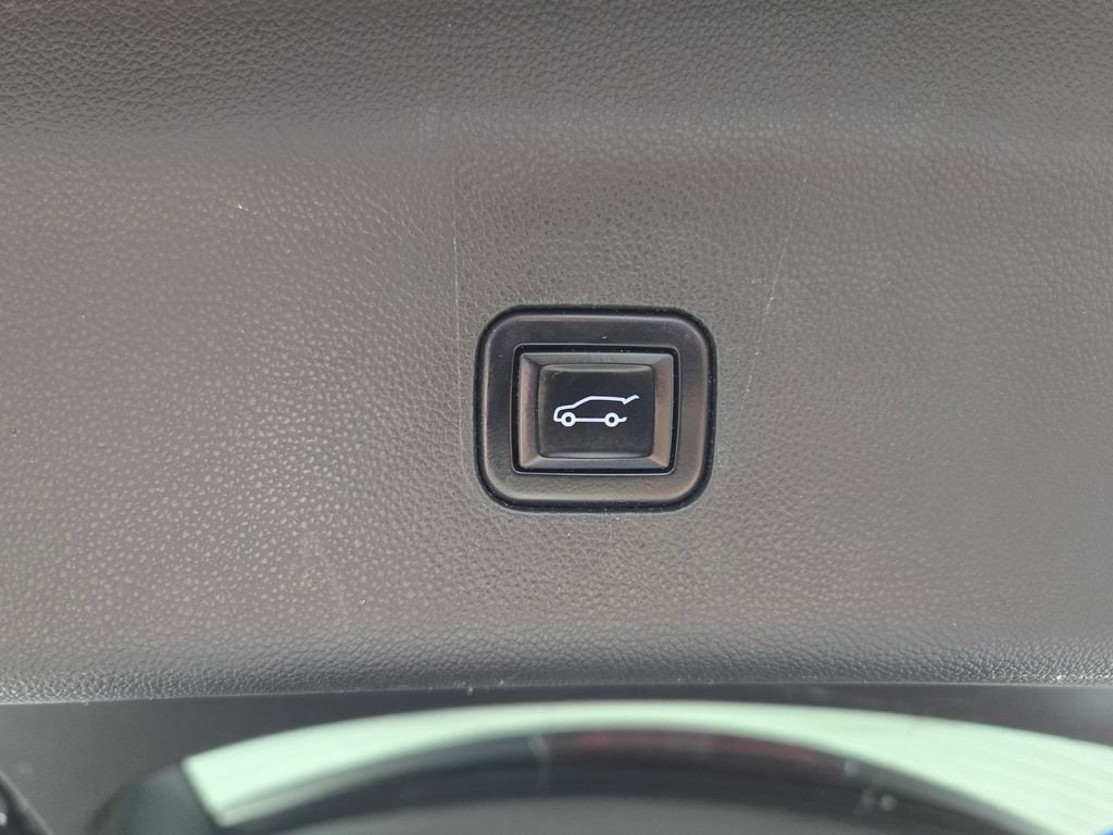 Used 2023 Ebony Twilight Buick Essence image 16