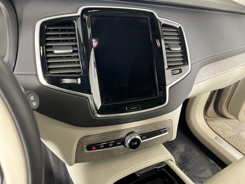 Used 2023 Bright Dusk Volvo B6 AWD Ultimate 6-Seater image 12