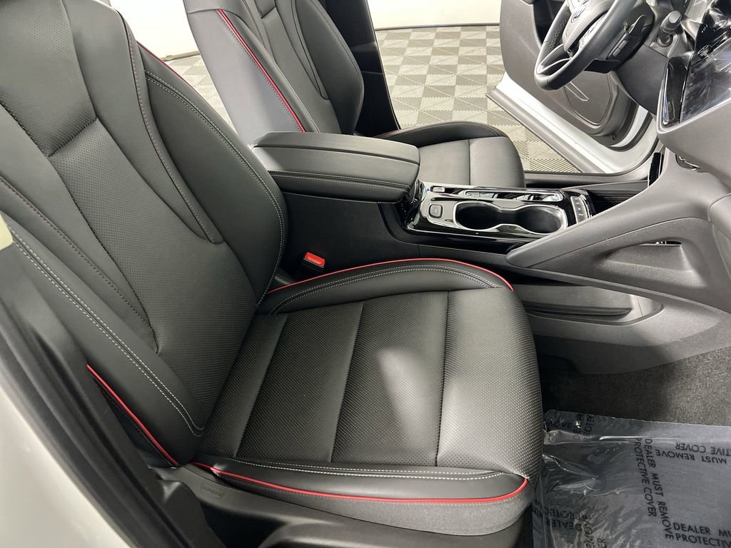 Used 2023 Summit White Buick Essence image 28