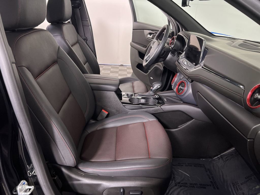 Used 2025 Black Chevrolet RS image 29