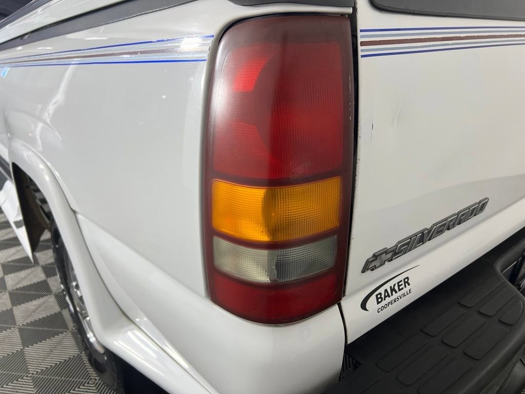 Used 2000 Summit White Chevrolet LT image 29