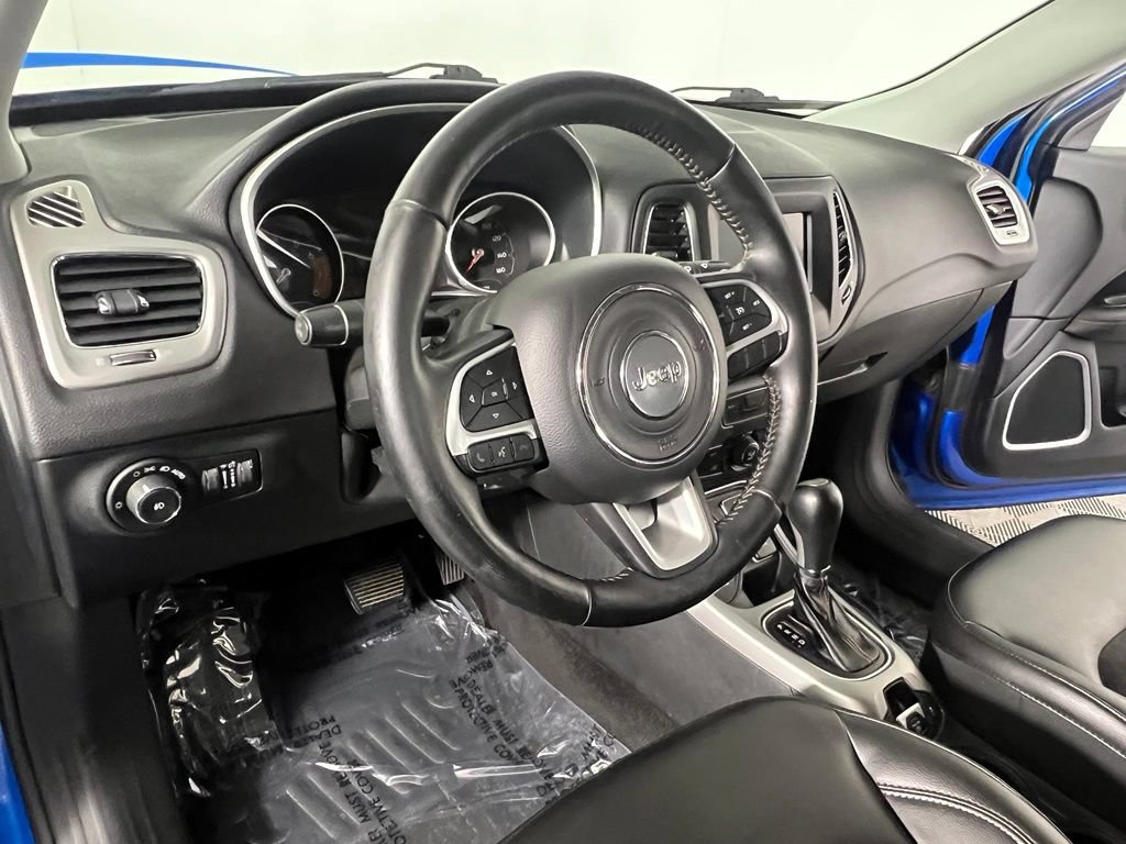 Used 2018 Laser Blue Pearlcoat Jeep Latitude 4x4 image 18