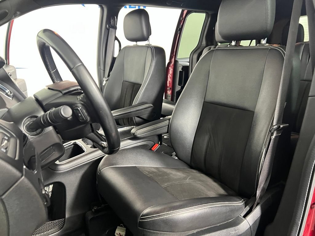 Used 2020 Octane Red Pearlcoat Dodge SXT image 21