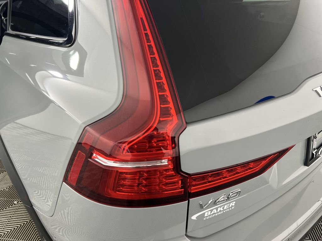 Used 2025 Vapour Gray Metallic Volvo B5 Plus image 35