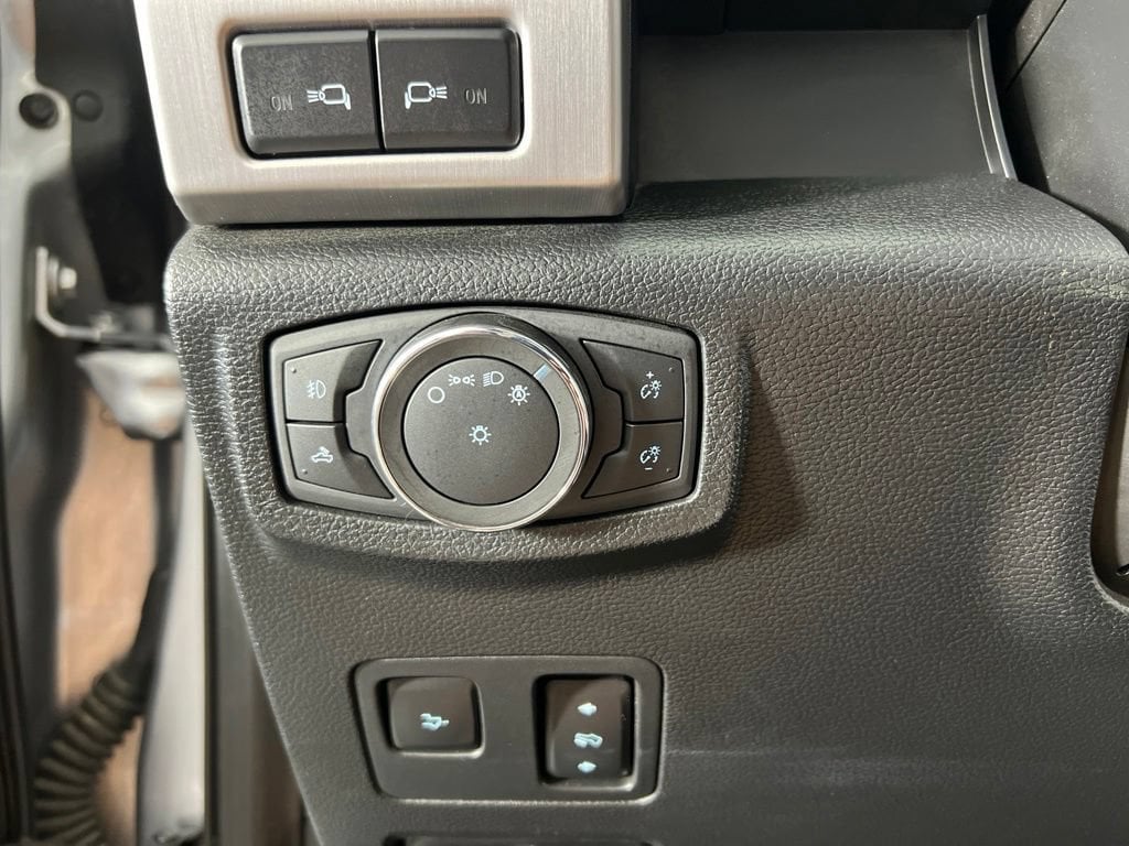 Used 2020 Iconic Silver Ford  image 30