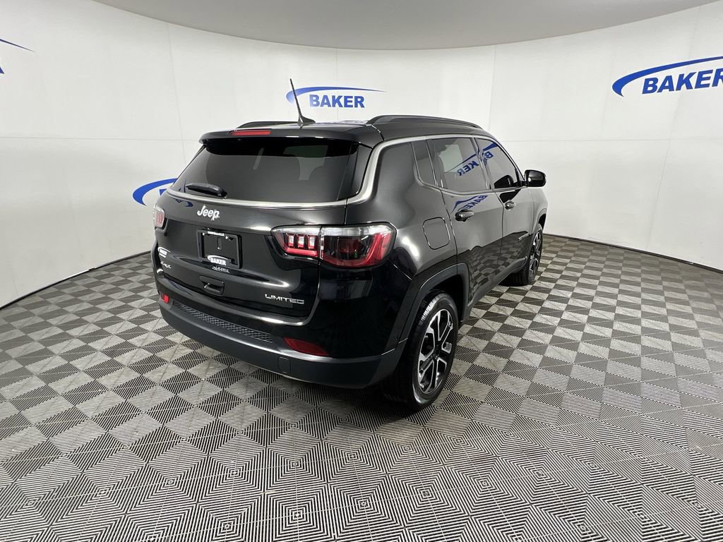 Used 2023 Diamond Black Crystal Pearlcoat Jeep Limited image 9