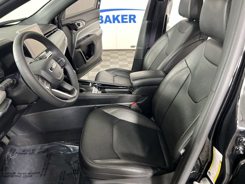 Used 2023 Diamond Black Crystal Pearlcoat Jeep Limited image 19