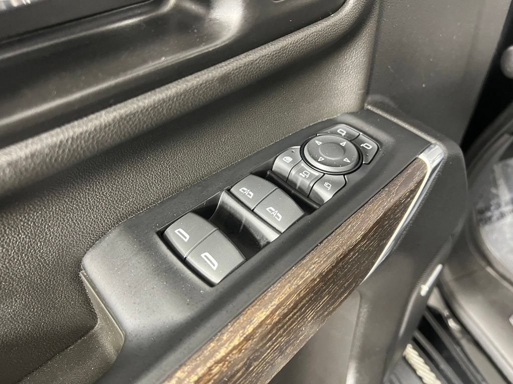 Used 2021 Onyx Black GMC Denali image 17
