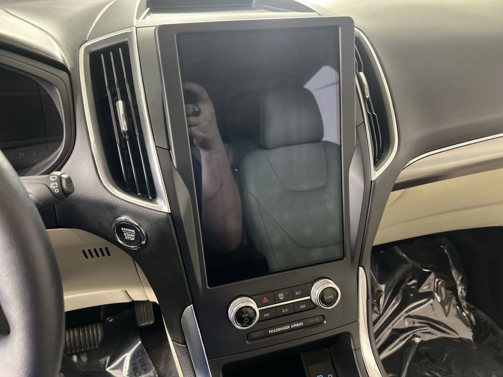 Used 2022 Star White Tri-Coat Ford Titanium image 12