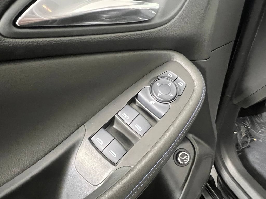 Used 2025 Ebony Twilight Buick Sport Touring image 18