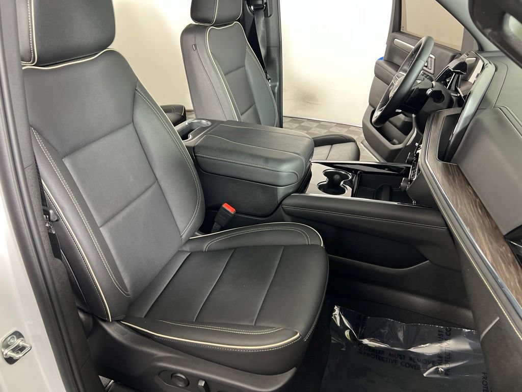 Used 2025 Iridescent Pearl Tricoat Chevrolet Premier image 11