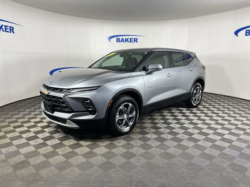 Used 2025 Sterling Gray Chevrolet LT w/2LT image 5