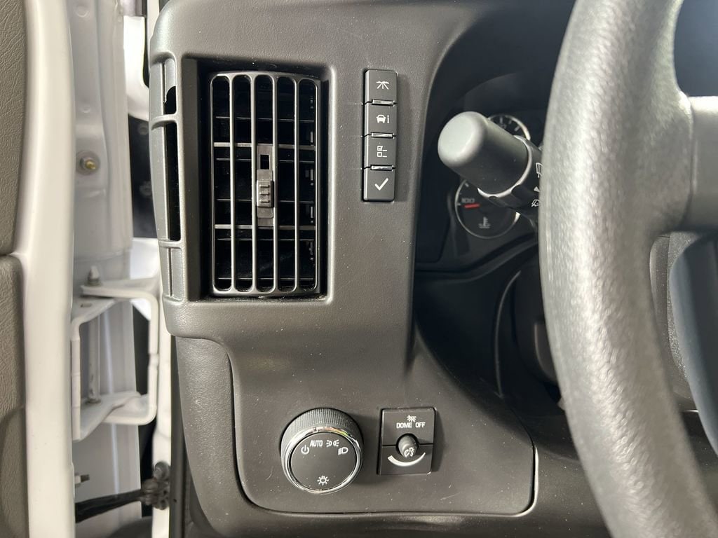Used 2025 Summit White Chevrolet LT image 16