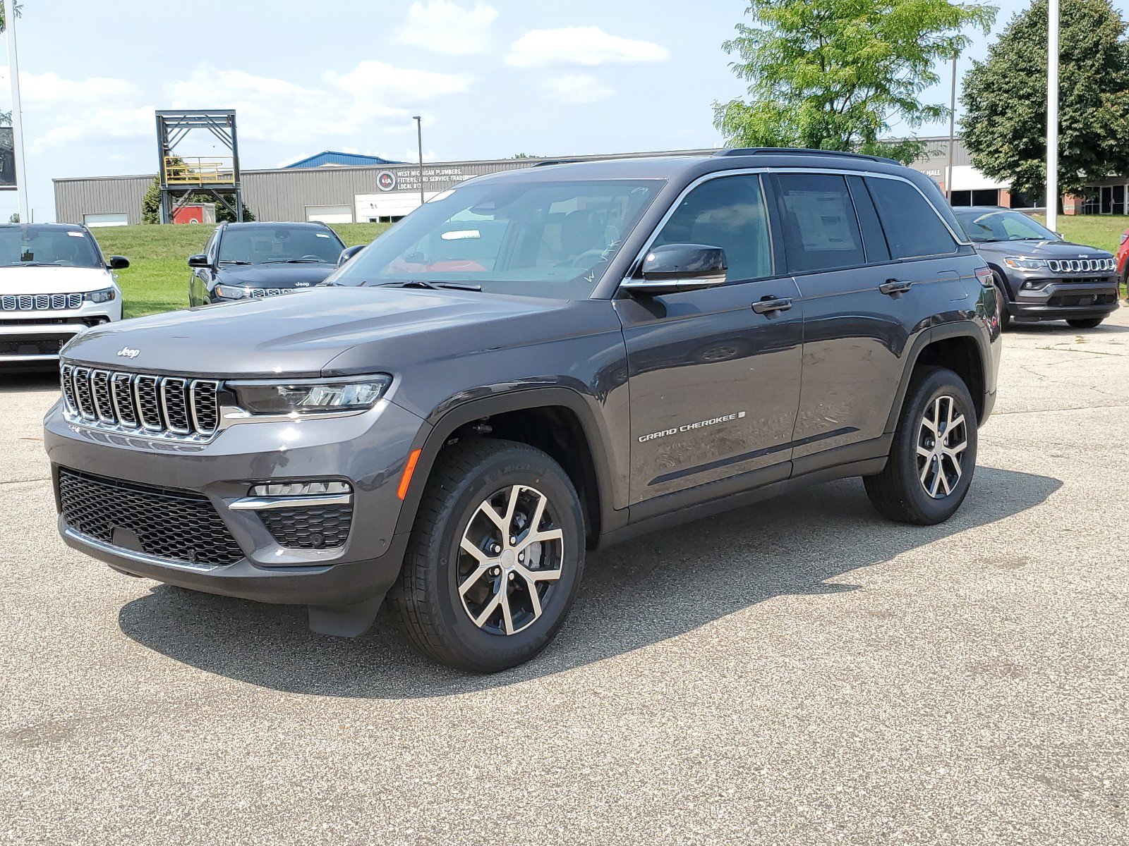 2024 Jeep Grand Cherokee Limited photo 2
