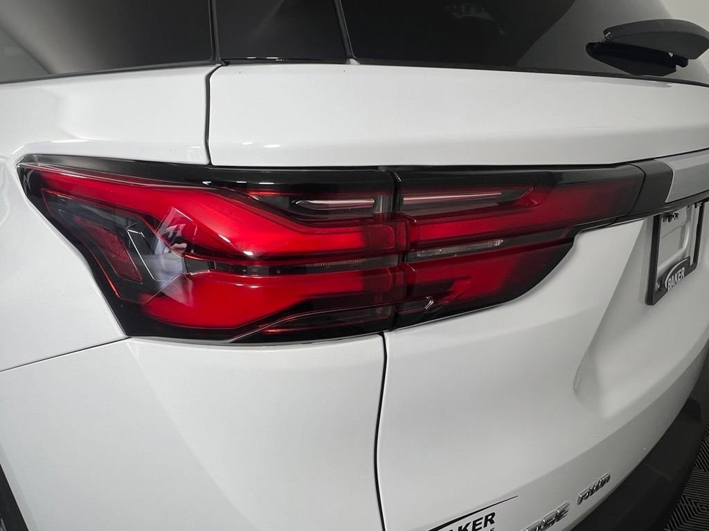 Used 2023 Summit White Chevrolet LT Leather image 41