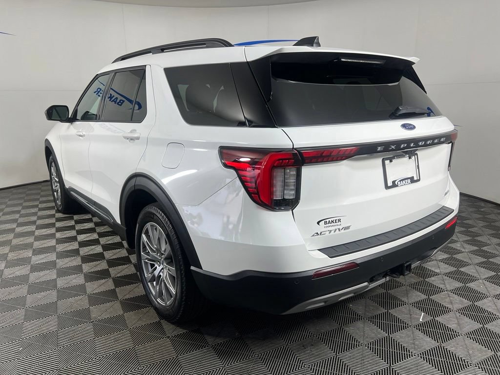 Used 2025 White Metallic Ford Active image 3