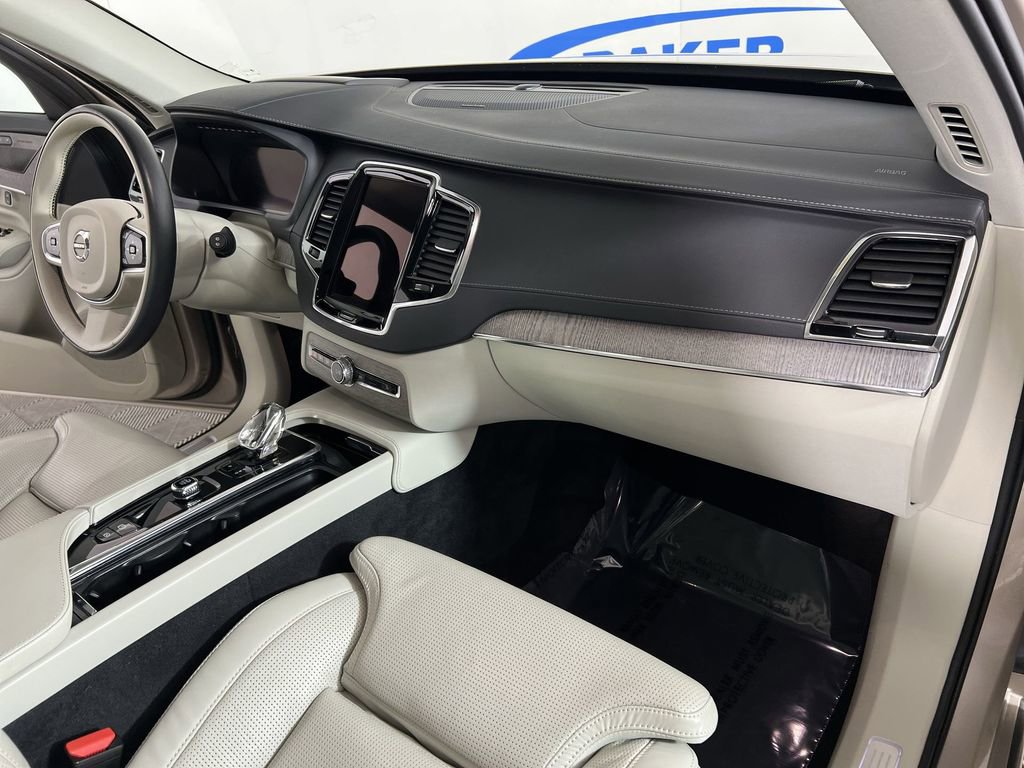 Used 2023 Bright Dusk Volvo B6 AWD Ultimate 6-Seater image 31