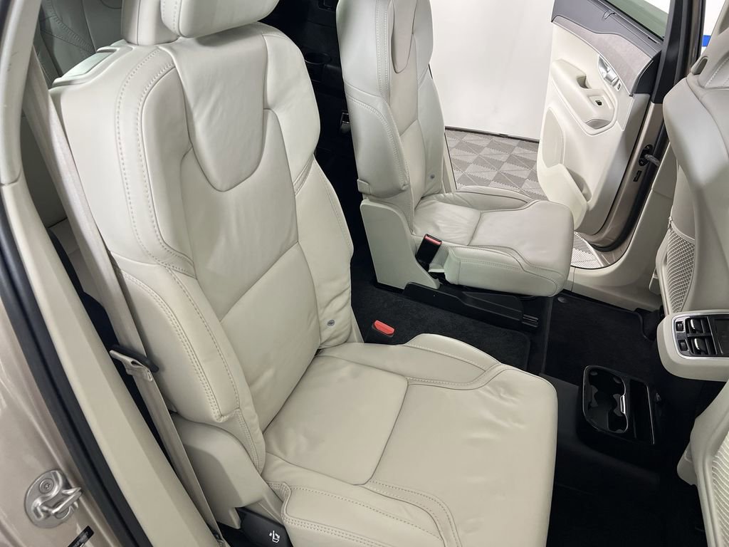 Used 2023 Bright Dusk Volvo B6 AWD Ultimate 6-Seater image 29