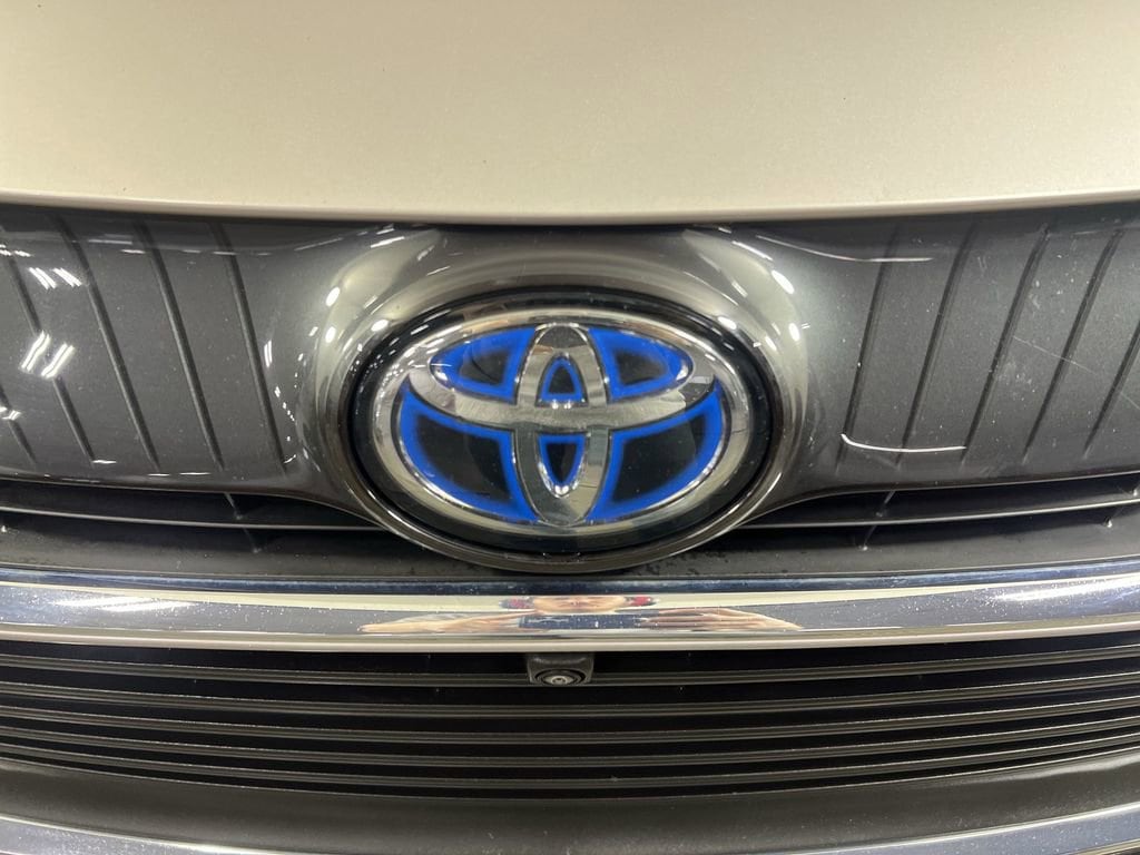 Used 2024 Titanium Glow Toyota LE image 29