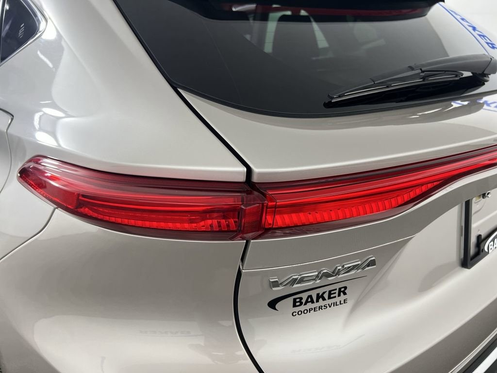 Used 2024 Titanium Glow Toyota LE image 34