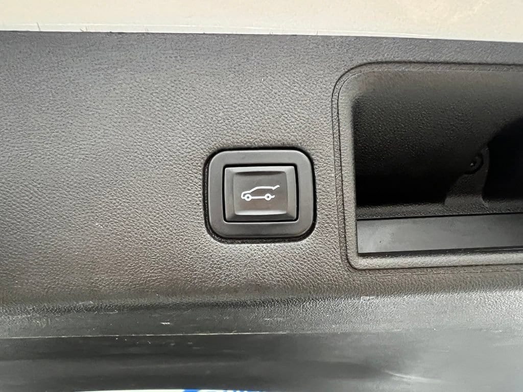 Used 2018 Quicksilver GMC SLT image 15