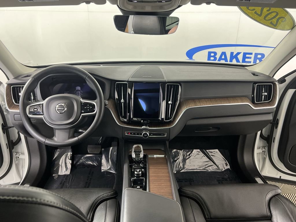 Used 2023 Crystal White Volvo B6 AWD Ultimate Dark image 21