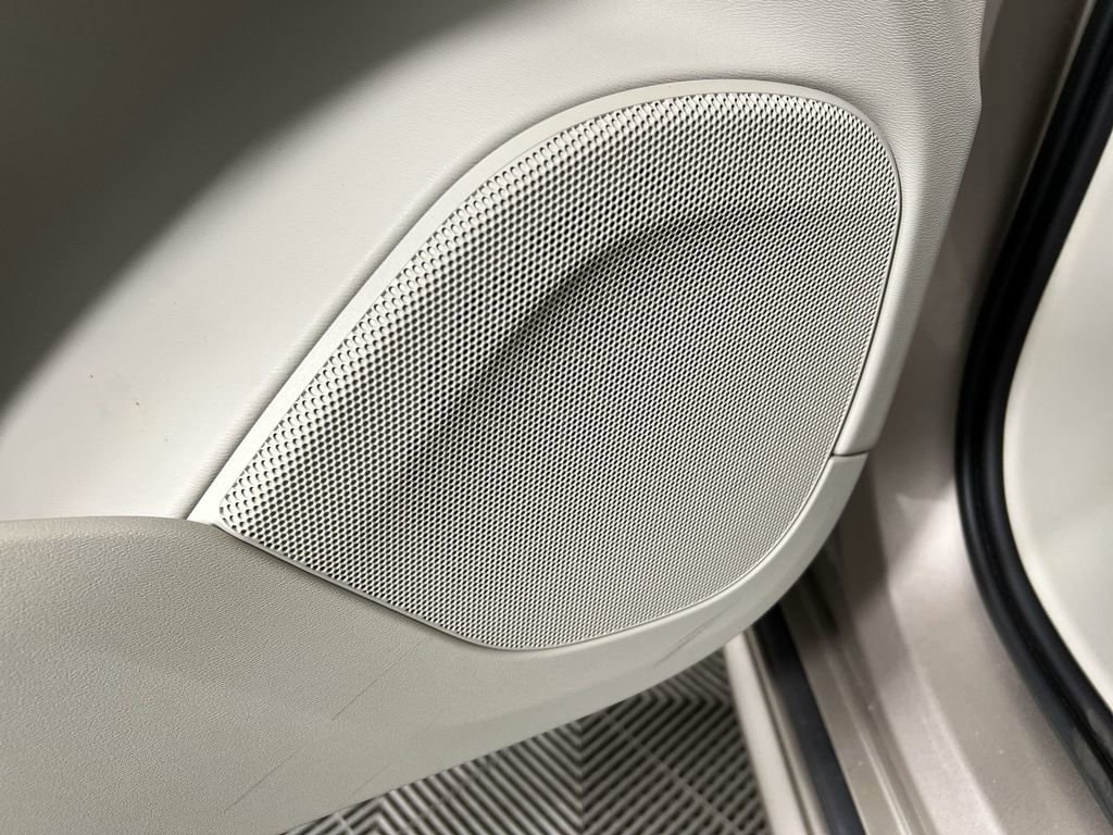 Used 2023 Bright Dusk Volvo B6 AWD Ultimate 6-Seater image 26