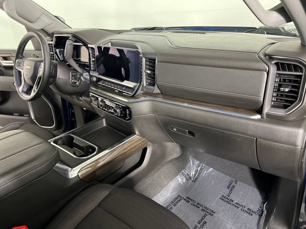 Used 2024 Lakeshore Blue Chevrolet LT image 11