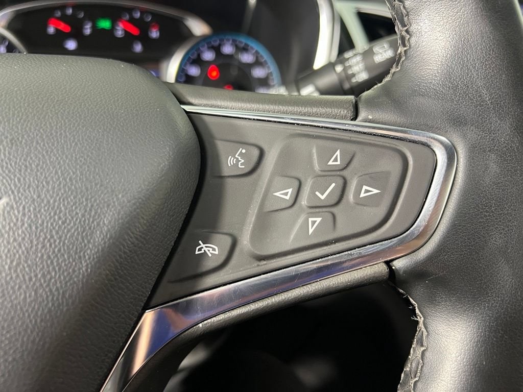 Used 2024 Summit White Chevrolet LT w/1LT image 22