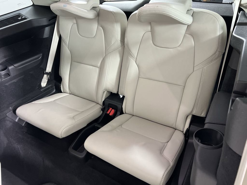 Used 2023 Bright Dusk Volvo B6 AWD Ultimate 6-Seater image 23