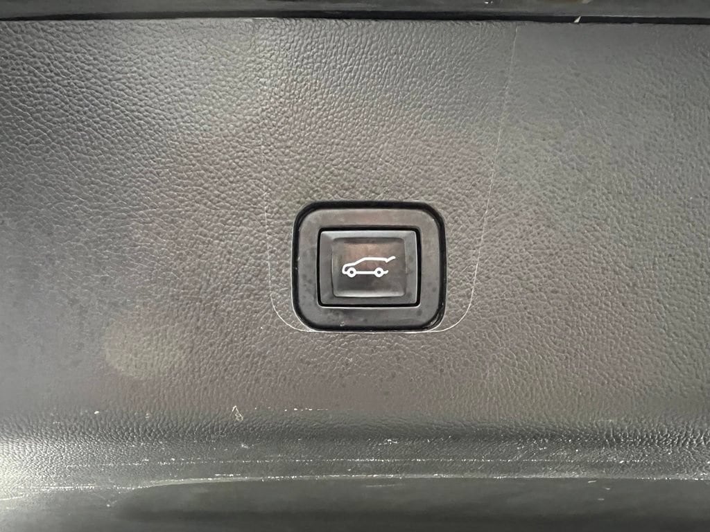 Used 2022 Mosaic Black Chevrolet LT Cloth w/1LT image 15