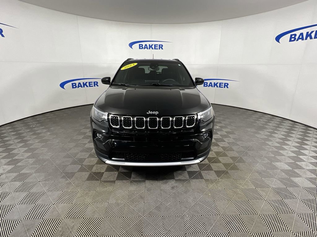 Used 2023 Diamond Black Crystal Pearlcoat Jeep Limited image 3