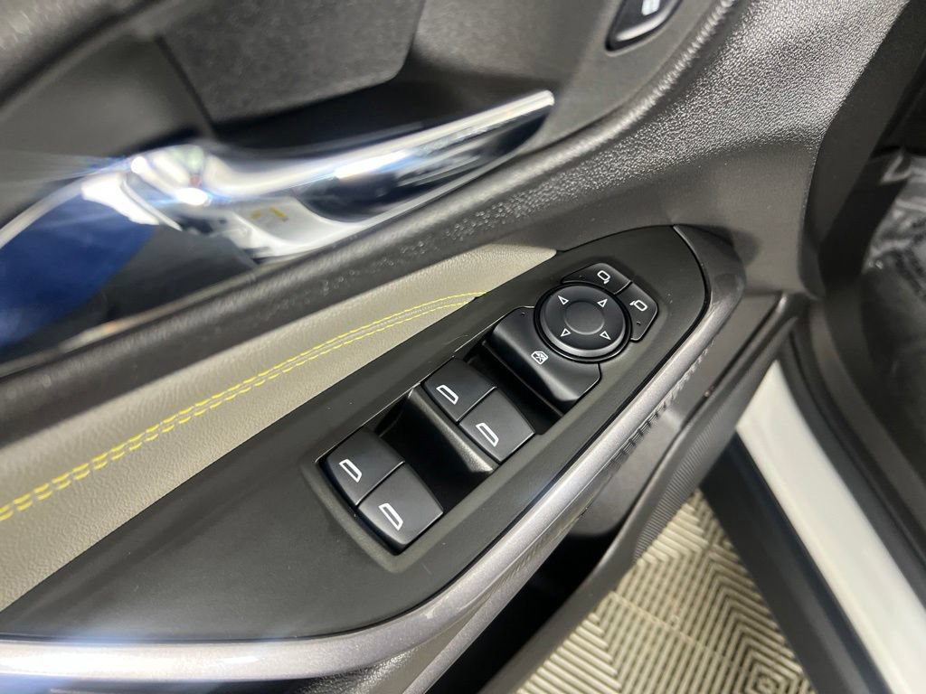 Used 2025 Summit White Chevrolet ACTIV image 16