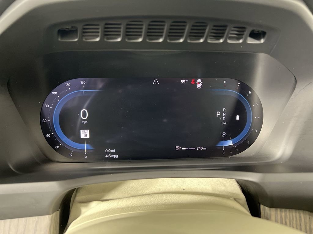 Used 2023 Bright Dusk Volvo B6 AWD Ultimate 6-Seater image 13