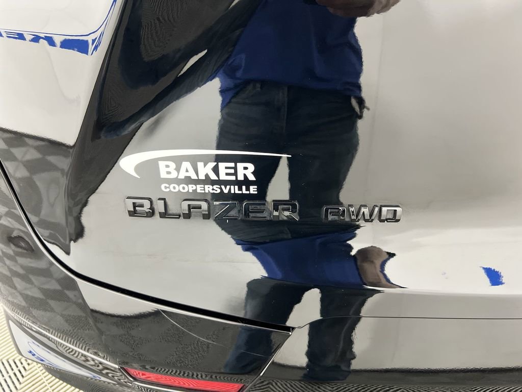 Used 2025 Black Chevrolet RS image 33