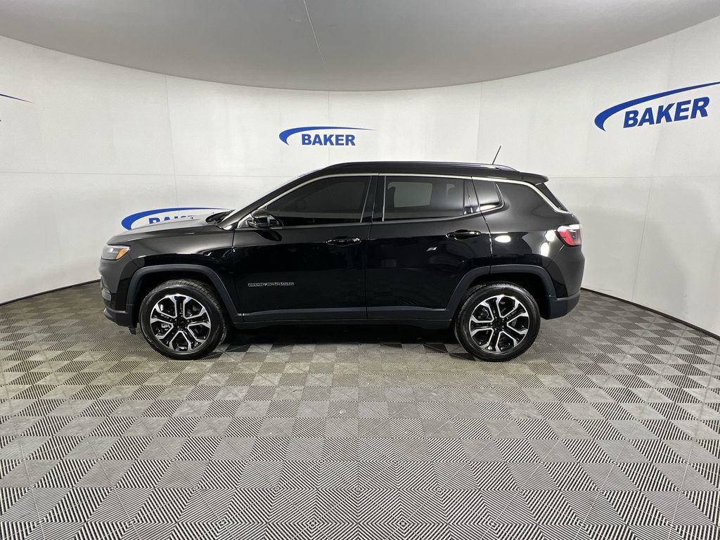 Used 2023 Diamond Black Crystal Pearlcoat Jeep Limited image 6