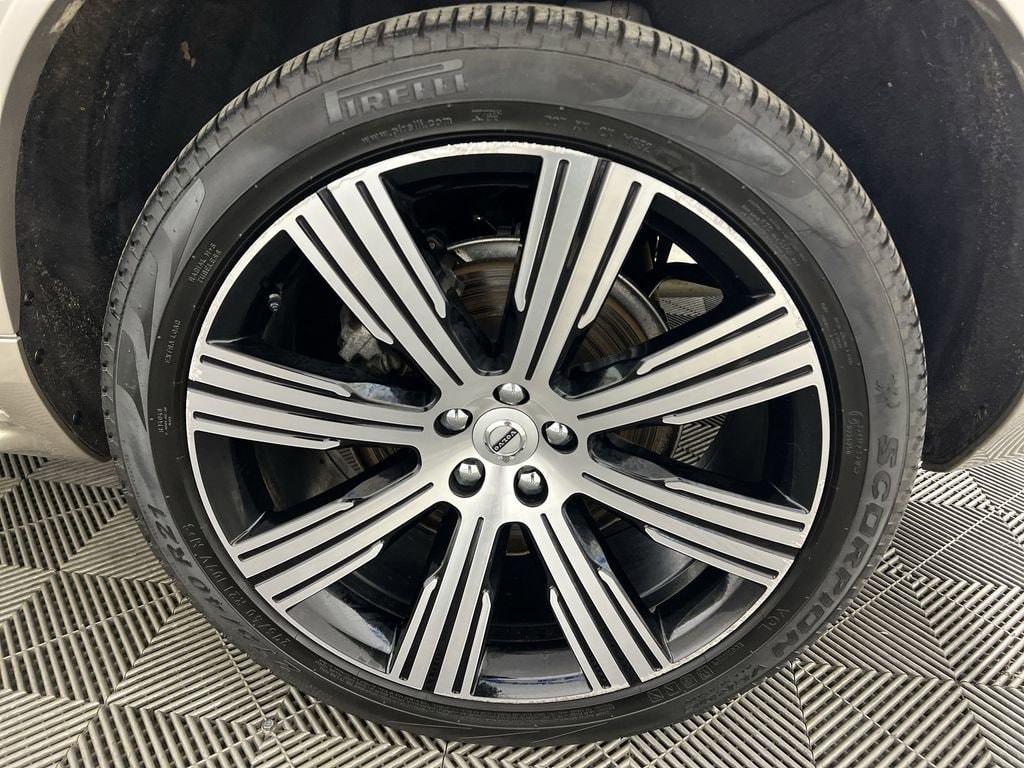 Used 2023 Bright Dusk Volvo B6 AWD Ultimate 6-Seater image 35