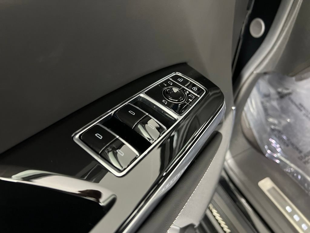Used 2026 Black Raven CADILLAC V-Series image 19