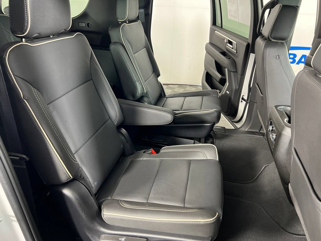 Used 2025 Iridescent Pearl Tricoat Chevrolet Premier image 12