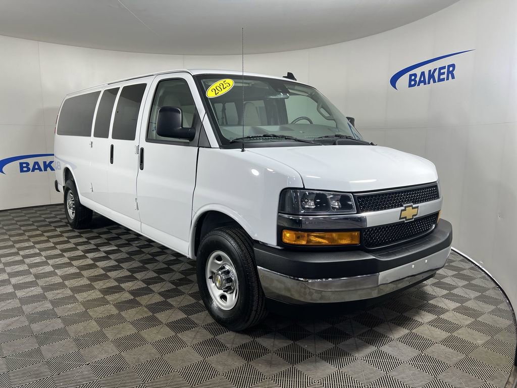 Used 2025 Summit White Chevrolet LT image 2